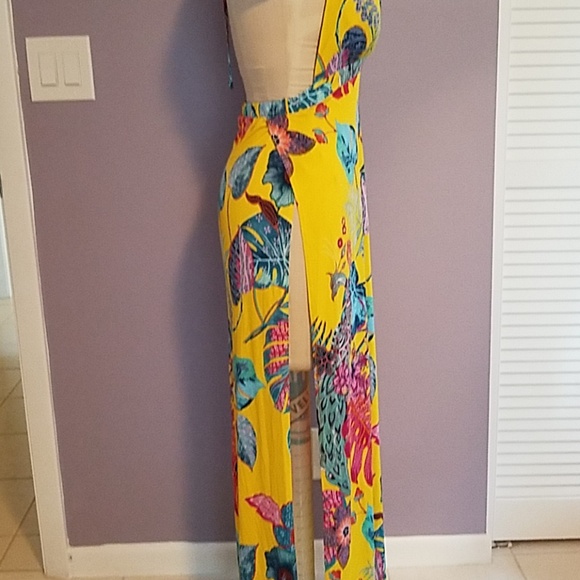 Gorgeous high slit Maxi dress. LAST ONE! - Picture 5 of 8